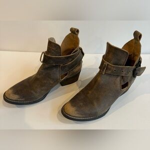 Very Volatile Los Angeles Women’s 8 Leather Ankle Bootie Brown Buckle Slip On